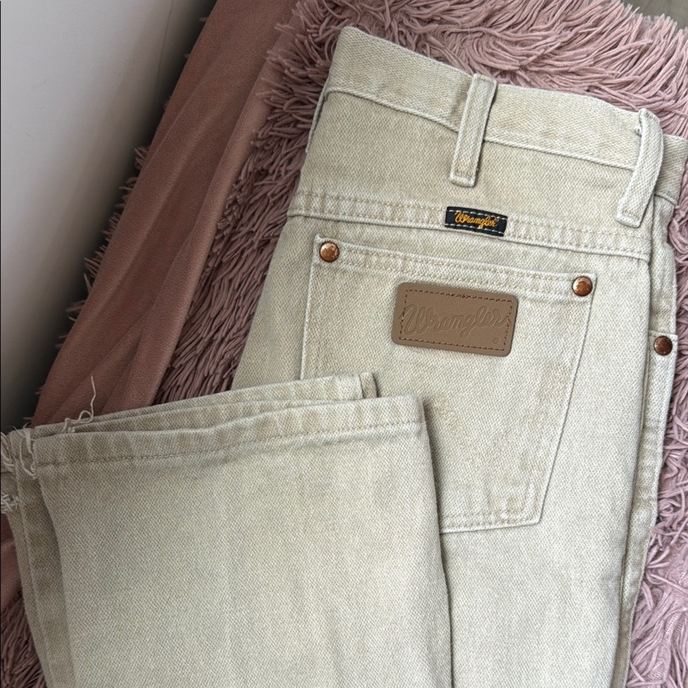 Wrangler Cream Straight Leg Jeans Classic Design